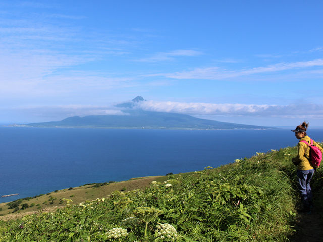 礼文島から見た利尻山_Island Time