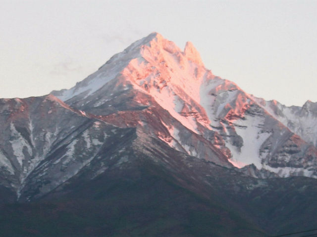 雪の残る利尻山_Island Time