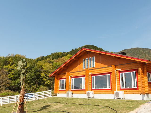 手作りのログハウス_サルワーレ(周防大島店)