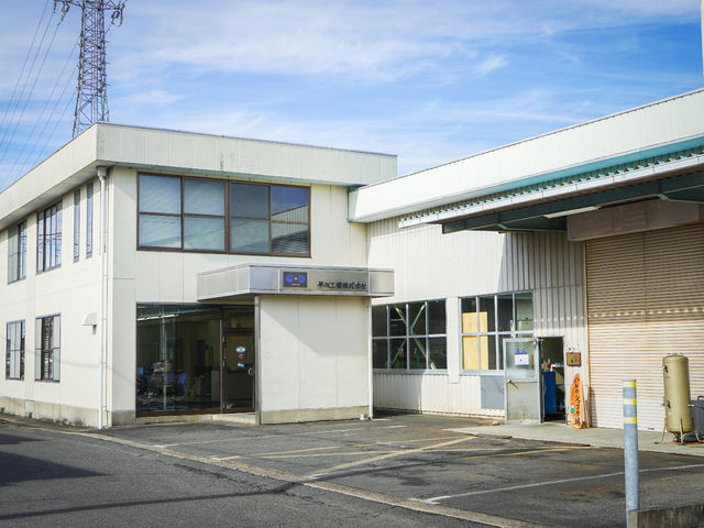 会場は工場団地の中にあります。_ハレのシャコウ場