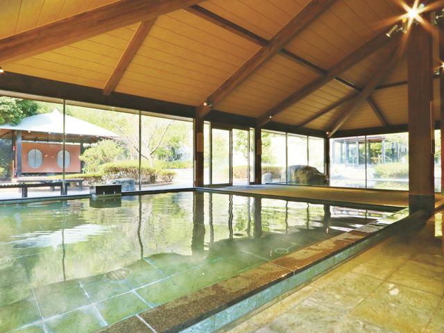 広々としたいくつもの内湯、ほかにもサウナ、岩盤浴もございます。_リバティーリゾート久能山