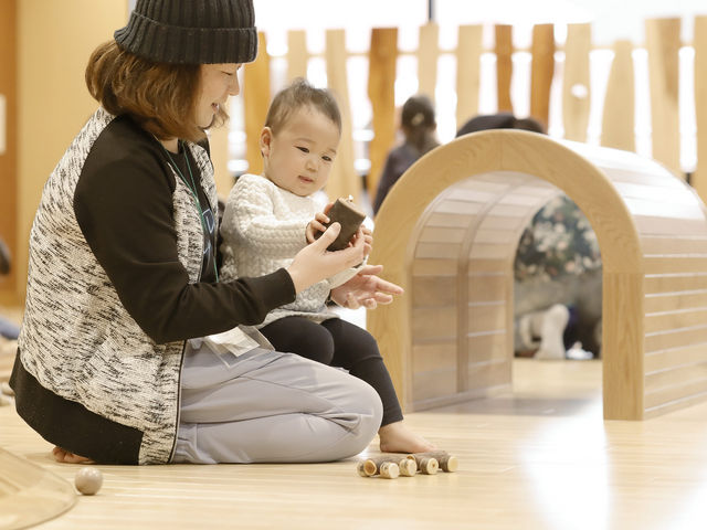 木の室内創造あそび場「感性の森」