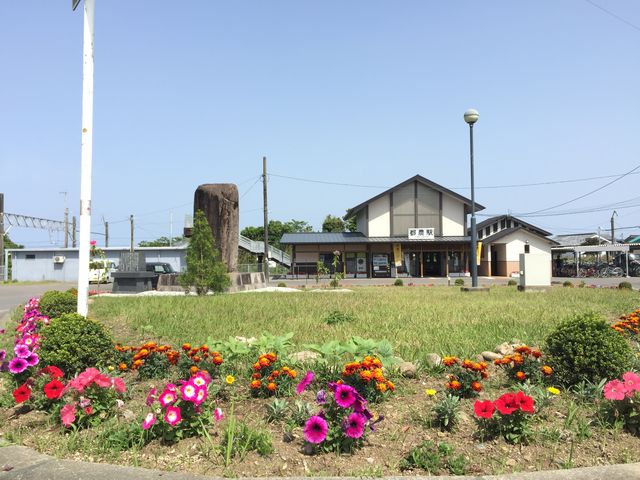 駅前ロータリーに若山牧水歌碑_都農町観光協会
