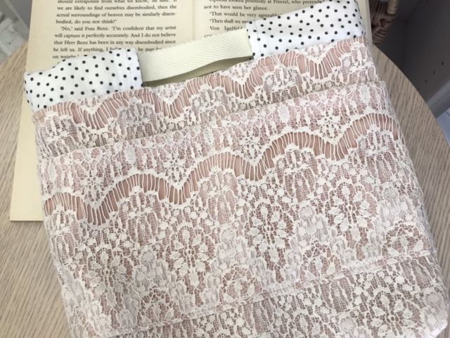 レッスン人気メニュー
バッグインポーチ
ファスナー付ポーチはお子様にも人気です。_ATELIER DE COUTURE