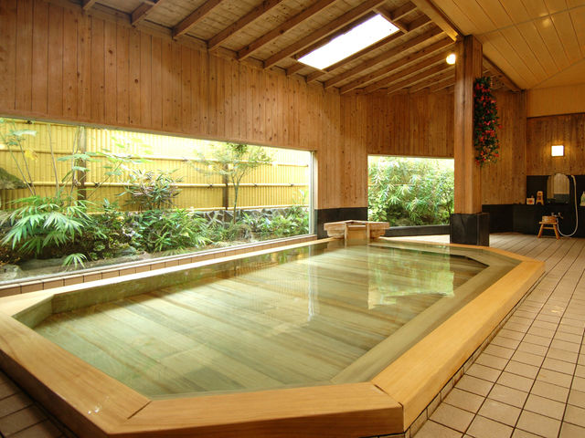 女性大浴場(檜風呂)_吉池旅館