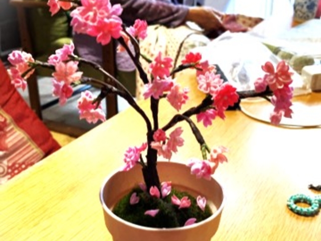 キットご購入によりお母様のお好きな桜を製作されたそうでとてもきれいです!_つまみ細工講座 花風(hanakaze)