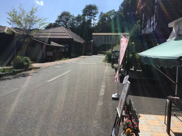お店の隣が日帰り温泉“こまどりの湯”です。_むらちゃん農園