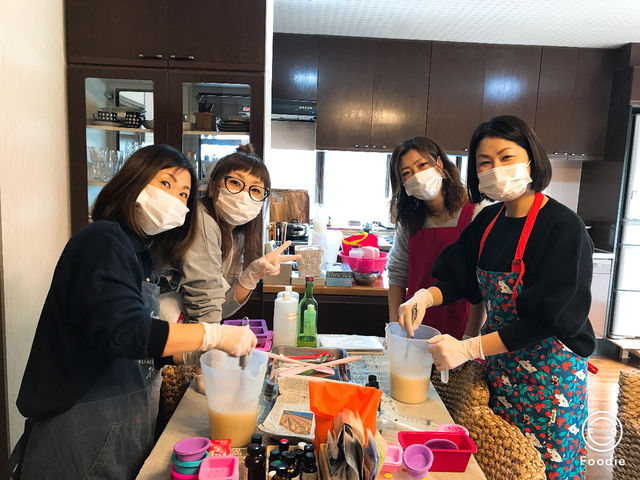 職場の仲間で_美し国手作り石けん教室