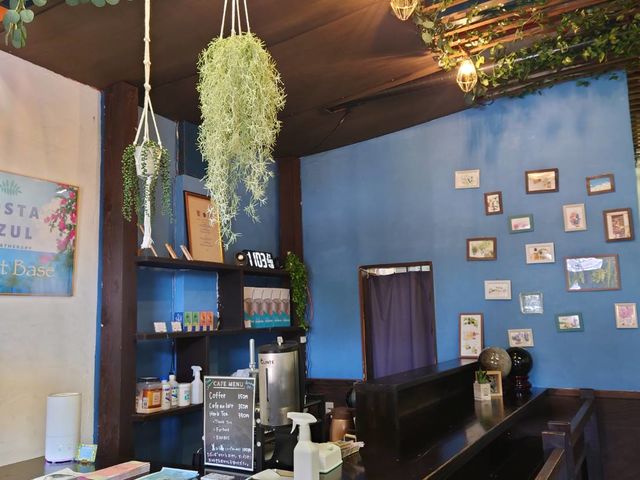 海外カフェをイメージした店内でゆったりと。_COSTA AZUL