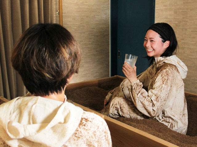 ペアでの入酵もオススメ!どちらがより汗をかくでしょうか…_酵素風呂デトックスサロン BONADEA