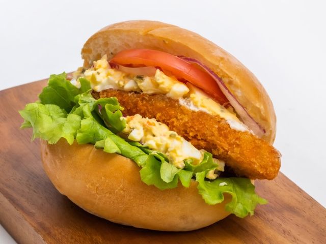プログラムgF 「栄養エネルギーたっぷり玄海のお魚でフィッシュバーガーを作ろう!魚を捌(さば)く・作る・味わう!フィッシュバーガー職人体験!!
_エネIKU2023in玄海唐津~マチまるごと大自然エネルギーパーク