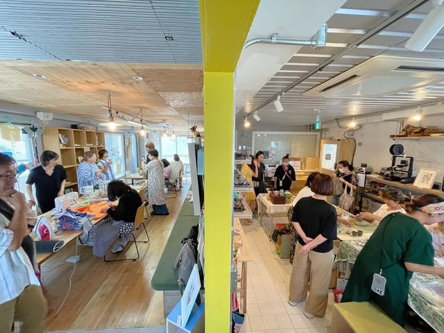 イベントやワークショップでにぎわう室内_シモキタFABコーサク室