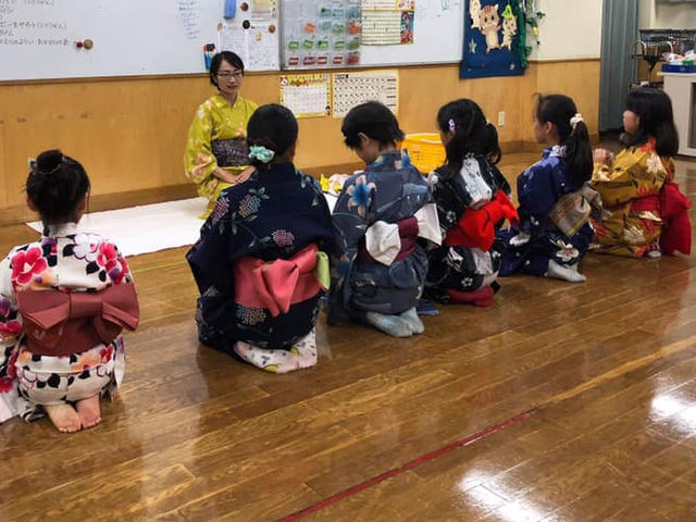10〜50代と幅広い年齢層の方々にご参加いただいております。_sayaキモノ着付け教室