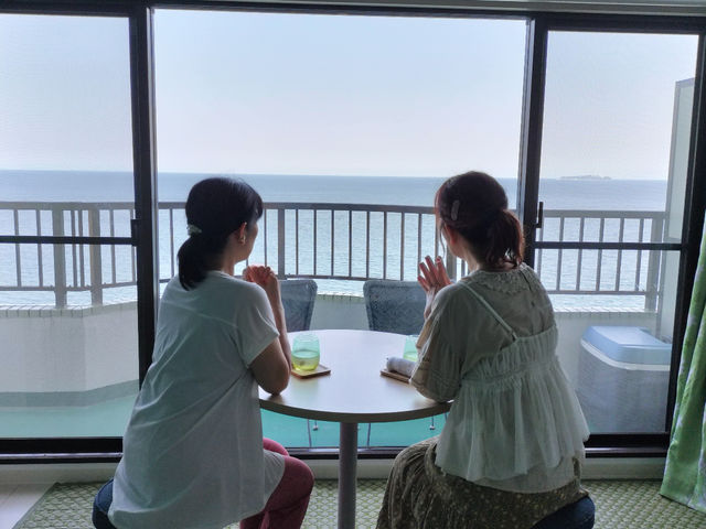 到着しましたら、海を眺めながらのお茶をどうぞ。_熱海リトリートサロン 癒しの手Waves