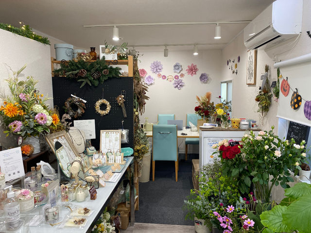 店内の奥にワークスペースがあり、ハンドメイドのクラフト体験ができます。_gallery&interior Porte
