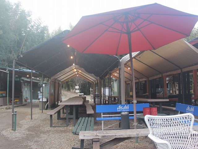 休憩所は雨でも安心!ご飯も食べられちゃいます!_Buggy Mountain No.9