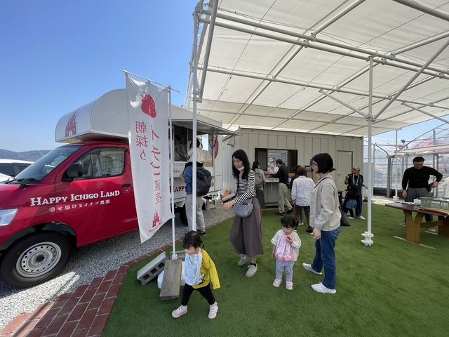 キッチンカーではスムージーやスイーツも_ハッピーイチゴランド