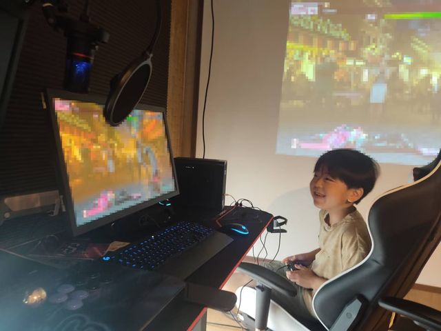 ゲームを楽しむ様子_e-sports STADIUM SUNAGAWA