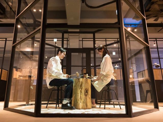 3Dプロジェクションマッピングが、音に反応して幻想的に変化。非日常的な空間で、特別な制作体験をお楽しみください。_工房Smith 札幌本店