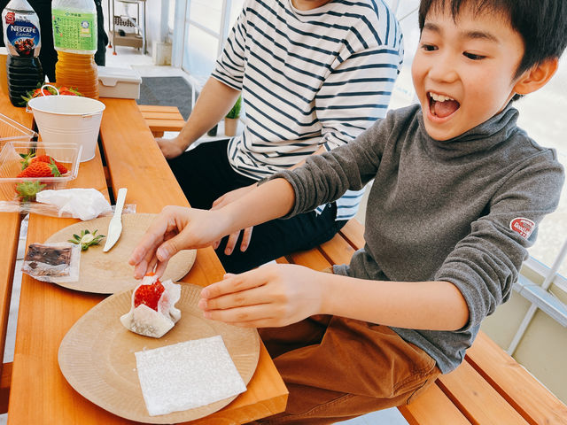 摘み取ったいちごを使ったいちご大福はいかが?_苺舎 いちご狩り・直売