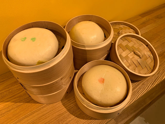 札幌ファクトリーの肉まん屋「星華楼」が土日祝限定、当施設で味わえます。サウナでととのい後の熱々肉まんはたまりません_&...中の沢BASE