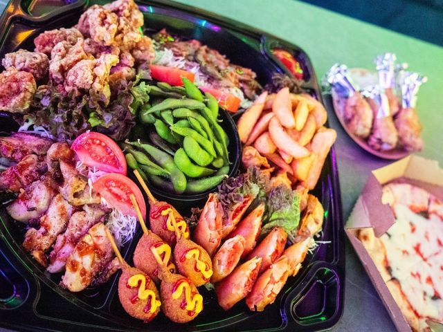 バラエティ豊かな品揃え!ガッツリ食べたい肉飯から、仲間とシェアするおつまみメニューまでご用意しております♪_TOPTREE OKINAWA