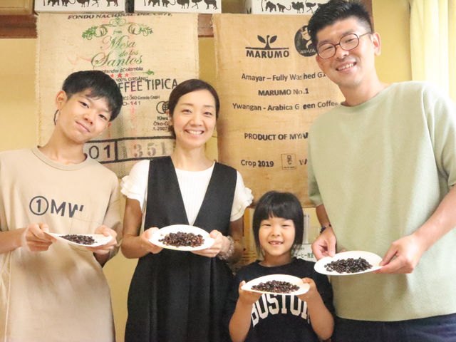 大人から子どもまで沢山の方が焙煎体験にご来店いただいております。_smile company