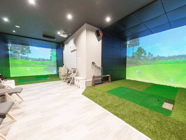 数少ないシュミレーションゴルフ営業中!_パームゴルフ ホテルカリフォルニア宮古島リゾート店