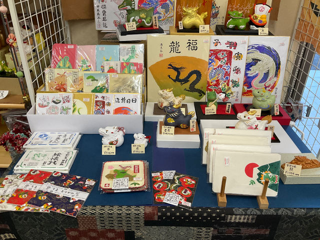 「紙ちどり」雑貨がいっぱい置いてあります。
見てるだけで楽しいです。_ふでペンめいと