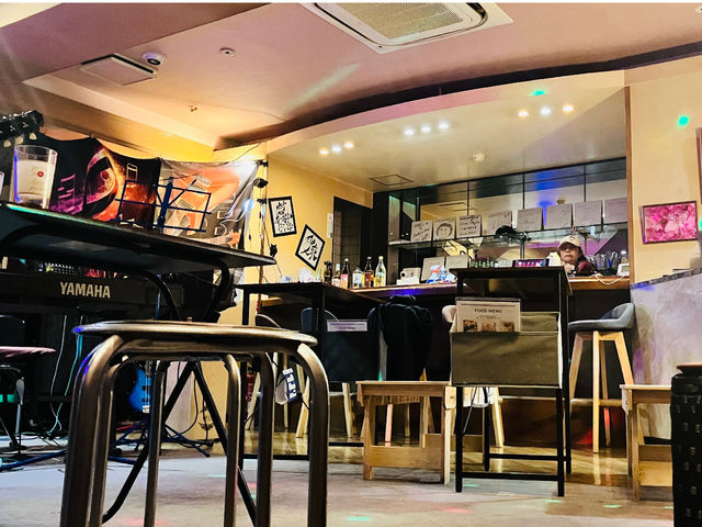 カウンター完備のため、少人数でのご来店でも楽しめます。_BAROHMYOUSIC(バローミュージック)