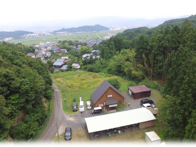上空から見た農園風景_ささえたまご農園 -ポニー・ヤギ・ニワトリとふれあえる山のたまご屋さんのスイーツ店-