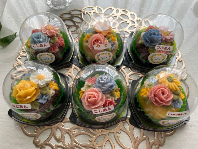 花おはぎ。あんこは色々な味があります。名寄市風連町産はくちょうもち100%使用しています。_フラワースイーツ ポノ