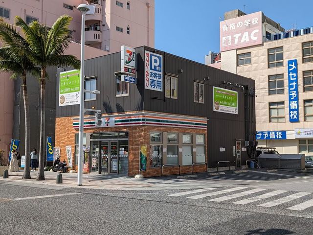 セブンイレブンの上_Kafuu国際通り店