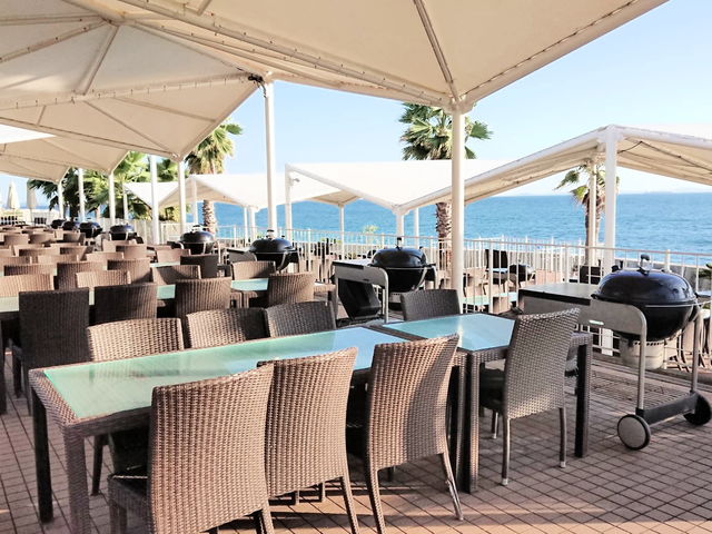 1ブース 2〜8名様
目の前に広がる伊勢湾を一望できる野外施設。
海へ沈む夕日はマルハリゾートいちの絶景です。_まるはリゾート 内海店