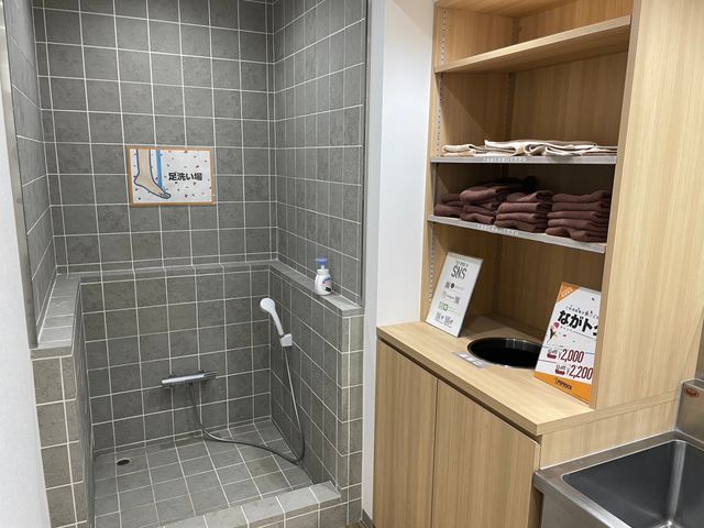手洗い場、足洗い場完備!ハンドタオルもご自由にご利用いただけます。_ボルダリングパークPOPROCK