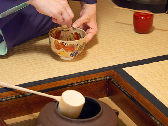 人気メニューの「お茶会体験」では、本当のお茶会さながらに、茶の湯を満喫するひとときをご提供いたします。_笹楽庵