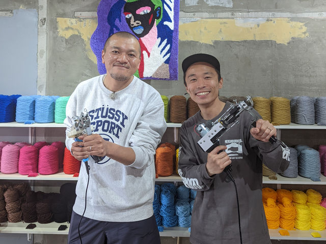 お笑い芸人カミナリのお二人にとちテレのロケでご来店いただきました!!_Pory tufting studio