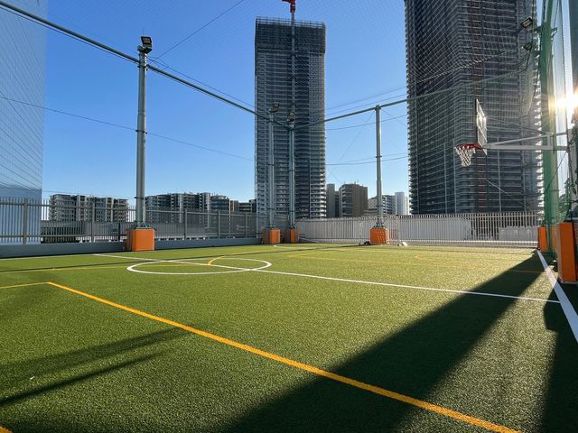 BBQ場のすぐ横にフットサルコートがあります!
※要予約(ご予約ははるみらいHPより)_LOCAL BBQ 晴海