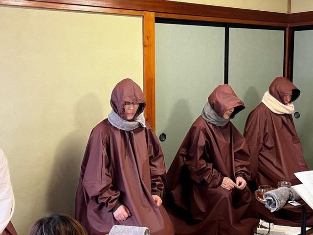 首や肩をしっかり温めたい方は袖付きフード付きのマントがおすすめです_Fairy 出張よもぎ蒸し 南アルプス店.富士五胡店