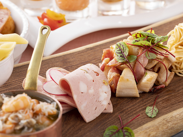 ビュッフェ&ダイニング ルミエールの写真1