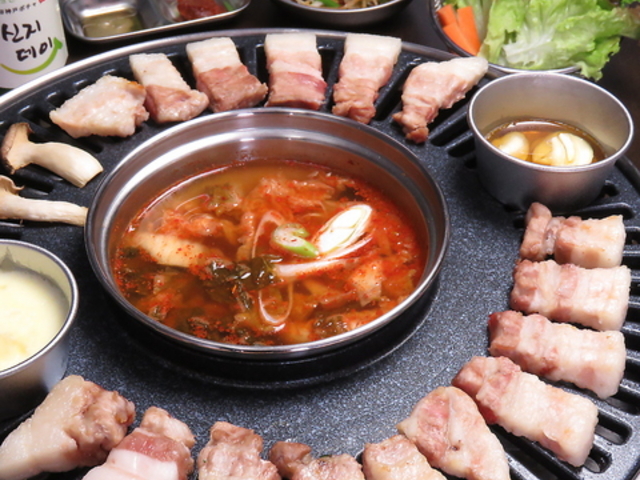 韓国料理 神戸ポチャの写真1