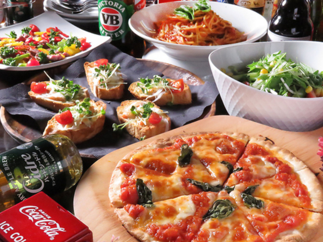 Dining cafe&Live Four Roses フォアローゼスの写真1