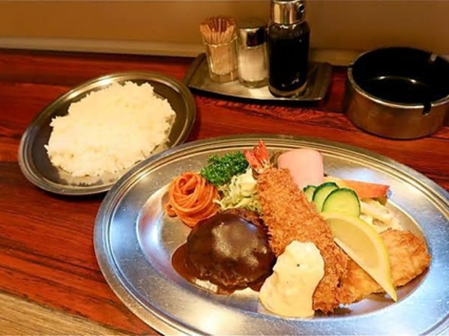 洋食 ますやの写真1