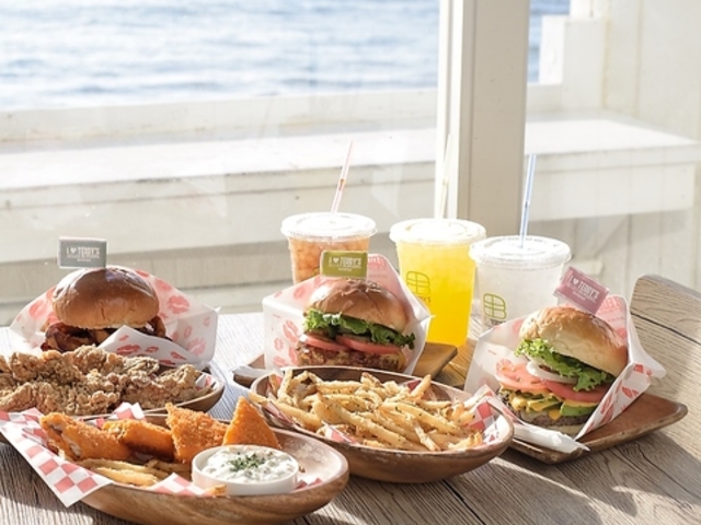 TEDDY'S BIGGER BURGERS 北谷店の写真1