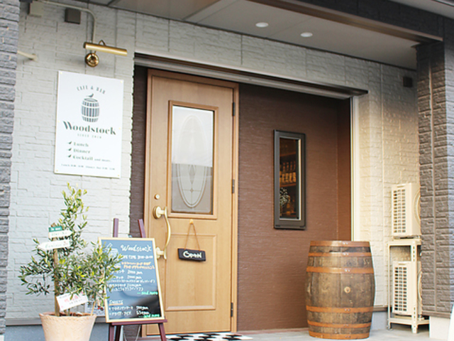 CAFE&BAR Woodstock カフェアンドバー ウッドストックの写真1