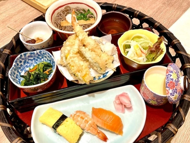 和食味処 かかし 三ツ境店の写真1