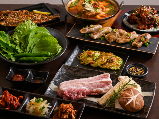 韓国料理専門店 ブサンオンニの写真1