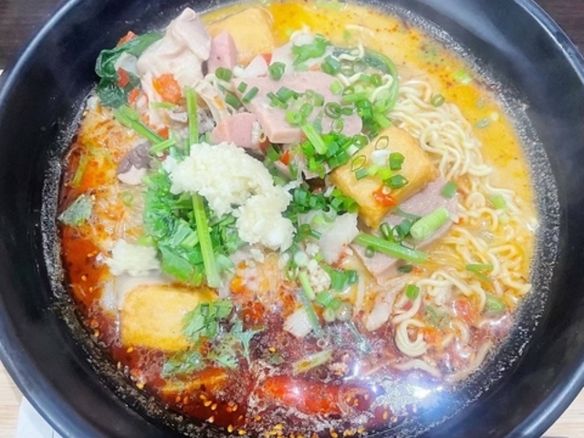 愛辣無優マーラータン 心斎橋店の写真1