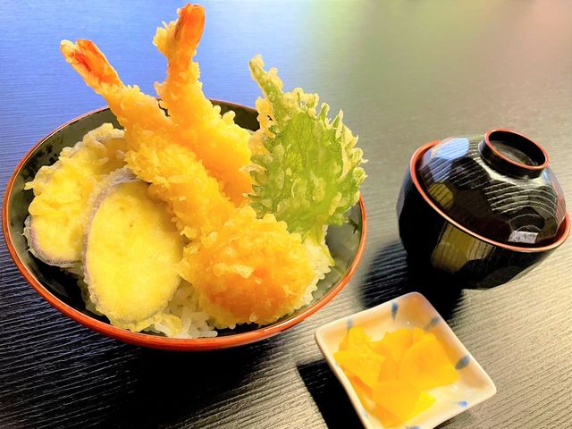 美里町産野菜と海老のサクサク天丼
1,000円(税込み)_道の駅 美里「佐俣の湯」