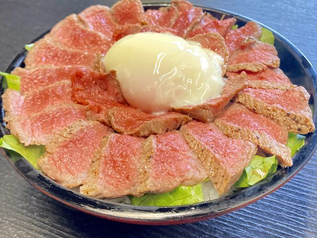 あか牛のステーキ丼
1,900円(税込み)_道の駅 美里「佐俣の湯」